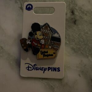 Disney Epcot World Showcase UK United Kingdom Mickey Holding Briefcase 2024 Pin